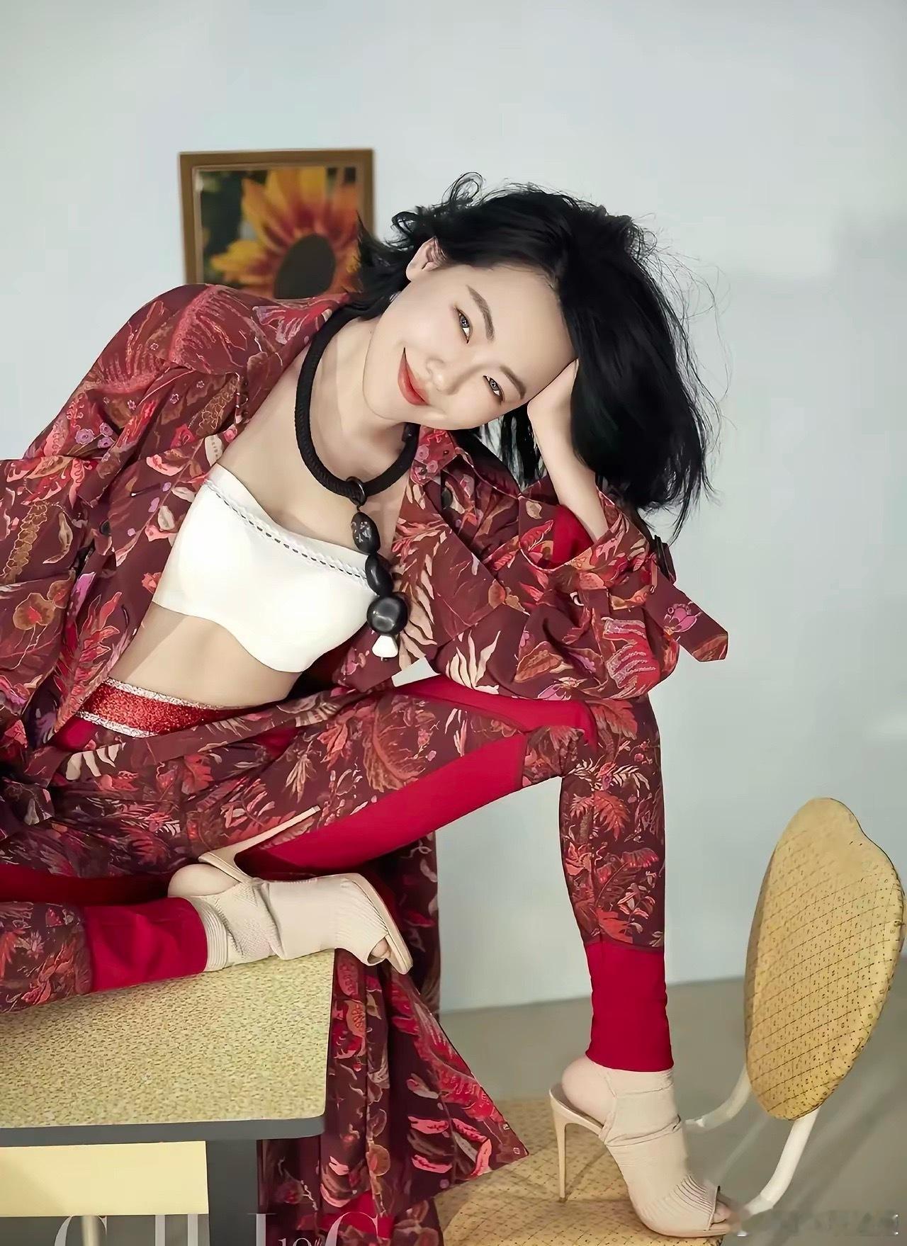 小S并没有想象中那么大度。活动现场被媒体追问起汪小菲，并标榜对方是她的“国民姐夫