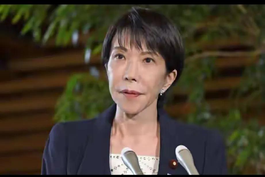 高市早苗在一档访谈中回应军民两用物项管控问题时笑称，日本完全可以自主生产磁铁，不