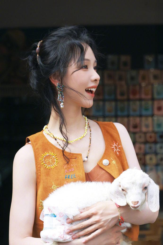 陈都灵32岁生日晒照陈都灵波西米亚风生日照陈都灵32岁生日晒照，陈都灵波西米亚