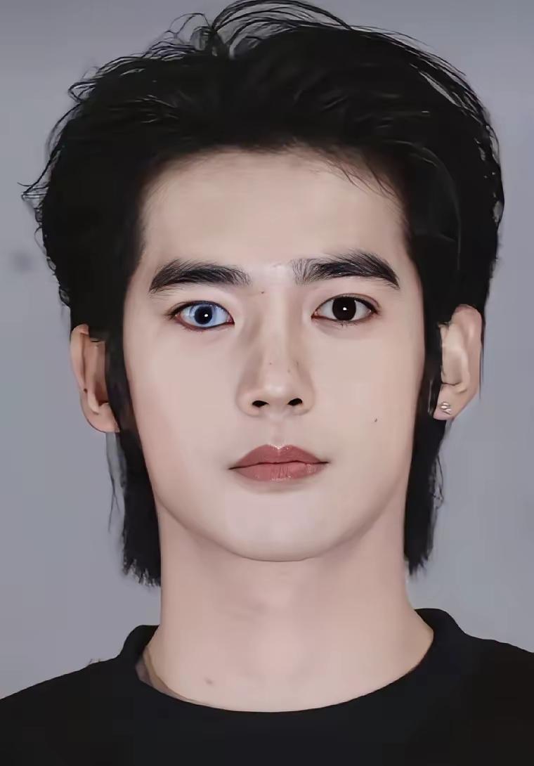 醉了现在黑粉逮谁黑谁这是于适在《镖人》里的装扮，路演时恢复当时的妆扮，没看《