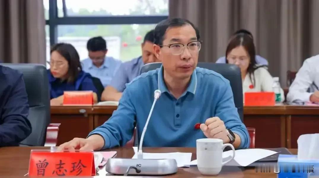突击检查！江西一贪官迫于压力主动投案，看着戴一副眼镜，斯文体面，长的却尖嘴马脸，
