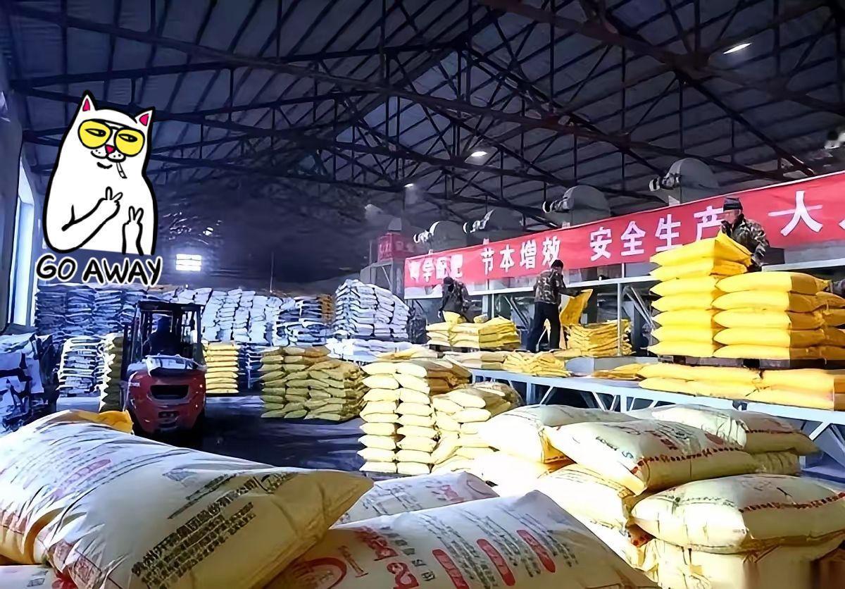 一吨尿素，国际市场报价5200块，印度拿着钱都抢不到。扭过头，中国这边农资店门