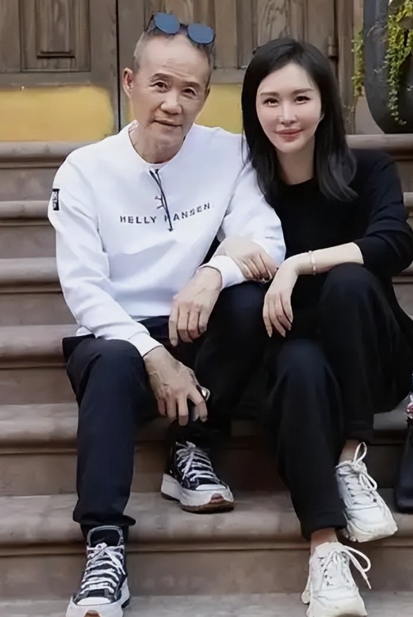 没有第一桶金的人脉，他就不是王石，也就是普通的顽石。 时代造英雄，人脉扶鬼雄