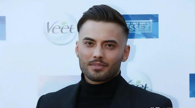 男星在泰国溺亡，尸体在排水沟附近发现，死前画面曝光，不正常！英国籍真人秀男星乔