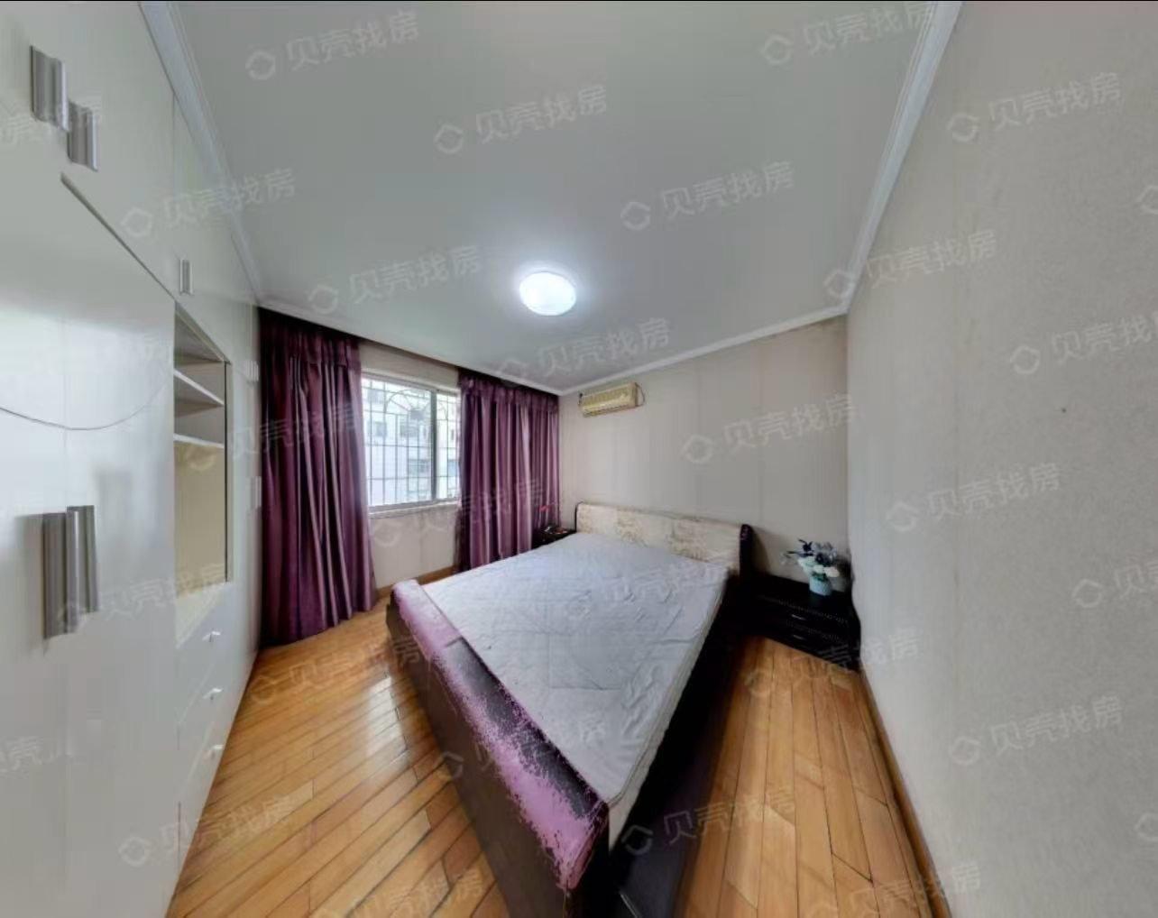 房产中介这广角镜头用的，都拉伸变形了