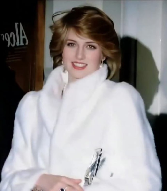 当年的戴安娜美的像天仙，不明白查尔斯为什么不爱？​​​