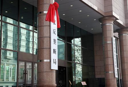 近来网上有种挺多人认同的说法，说当下社会有四类害群之马值得留神：头一类是贪腐谋私