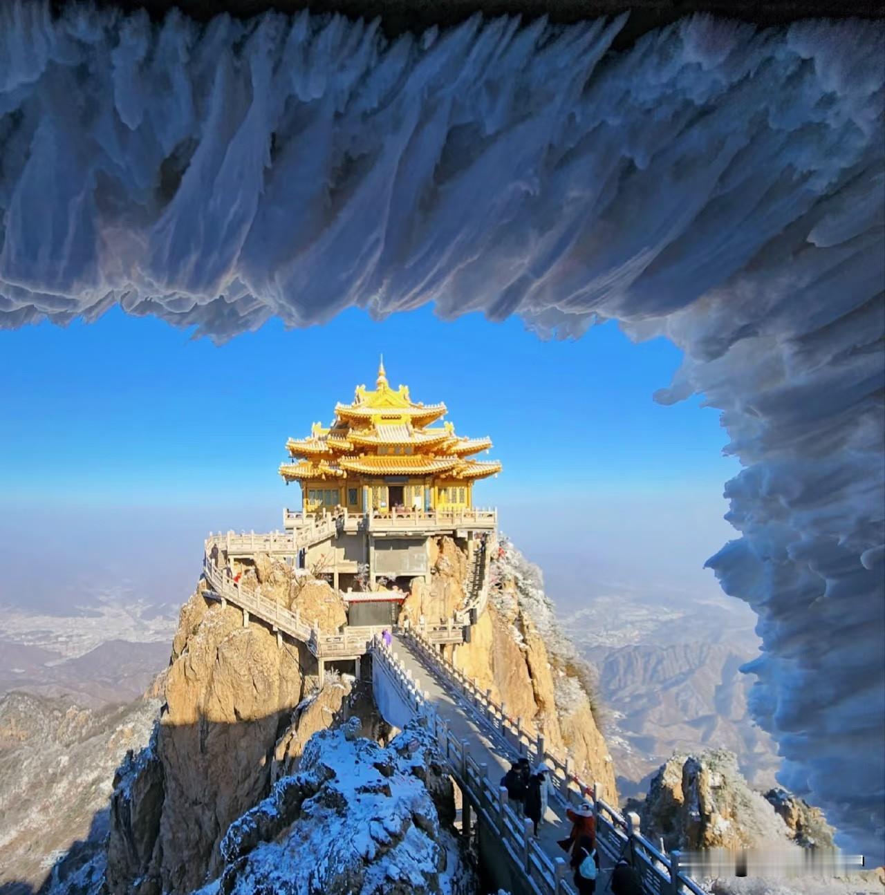 老君山是我去过那么多山里最差的一个，无论是风景也好还是管理，几乎没有任何山景可看