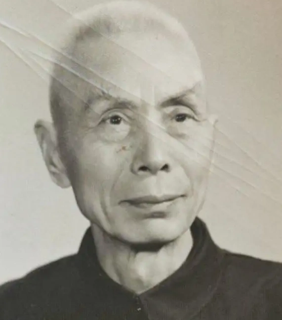1948年，原国军第25军中将军长陈士章逃出碾庄后，回去见妻子，妻子却吓得花容