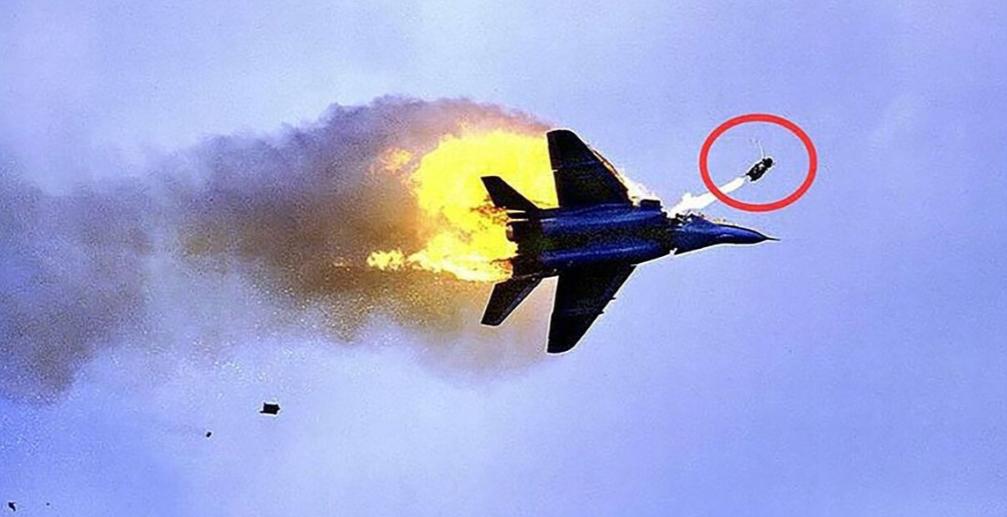 惊天警示！俄乌战场传来血的教训，我们最先进的歼20，绝不能再抱着火箭弹不放了，打