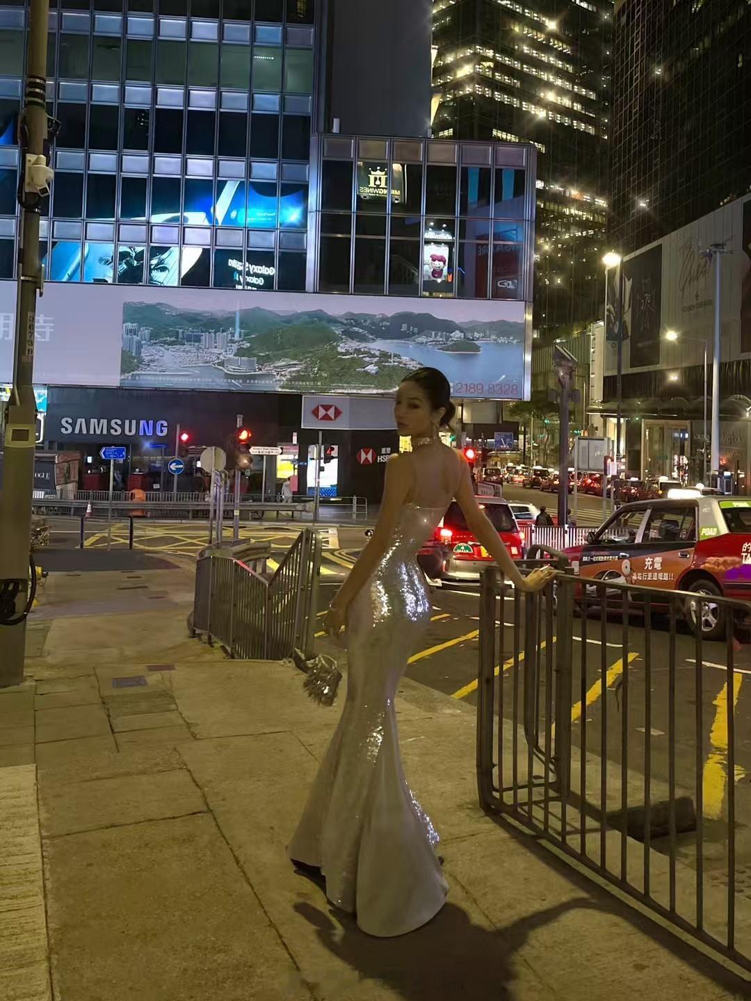 以前我在广州越秀靠近二沙岛附近住了两三年，楼下理发室的老板长得特别帅，又有情调。