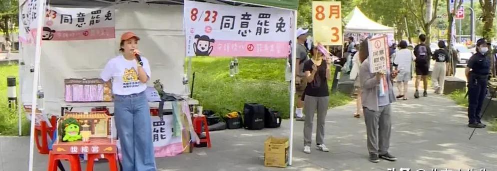 民进党支持的罢免国民党立委罗明才团队今天下午在社区举办罢免催票活动时，现场除了罢