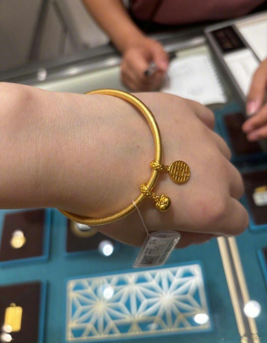 男朋友答应买手镯付钱却临时走了世界上最没用的一句话