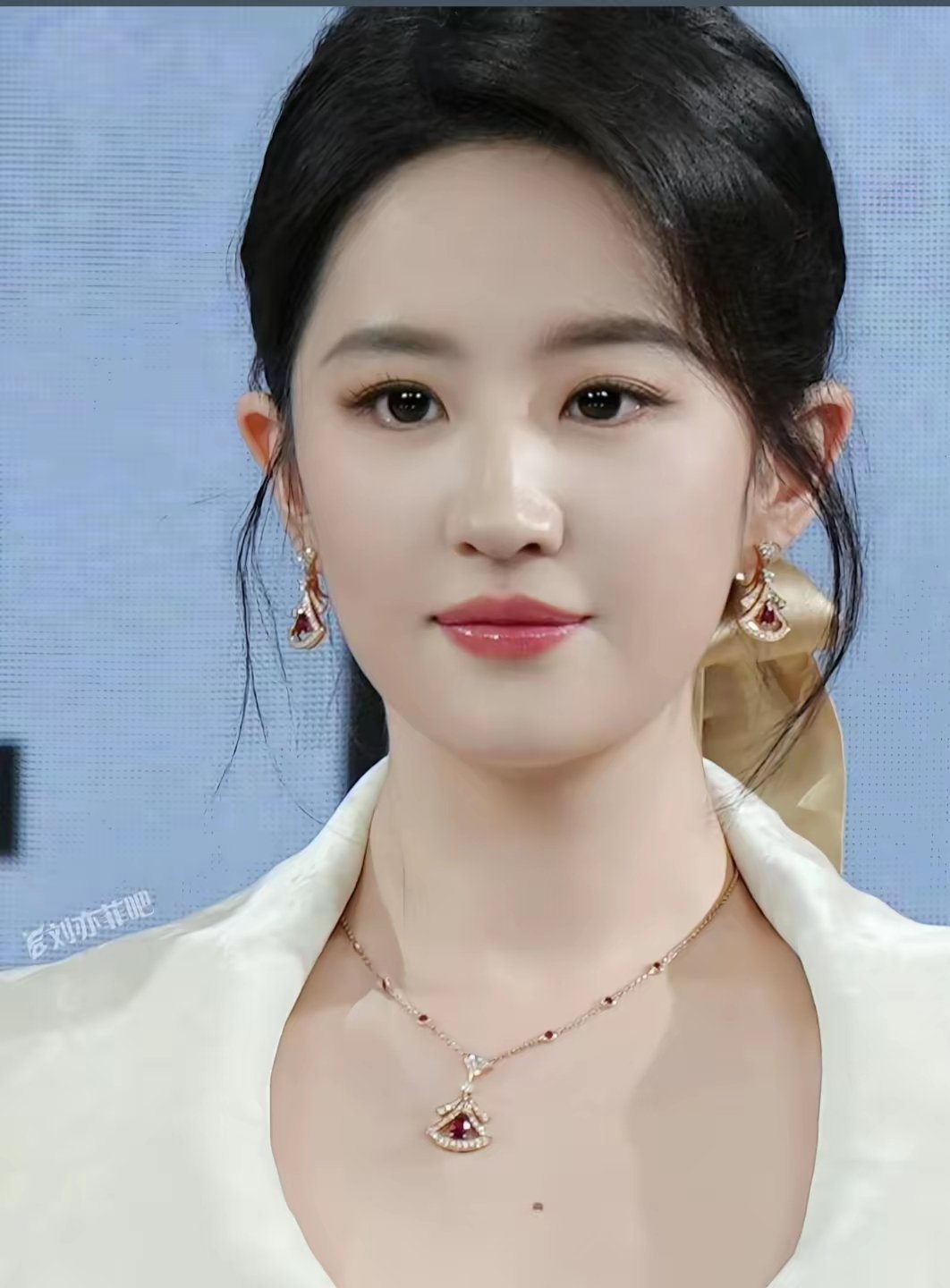 迪丽热巴拿下四美第一！不是颜值碾压，是粉丝、国际资源双重加持​​​