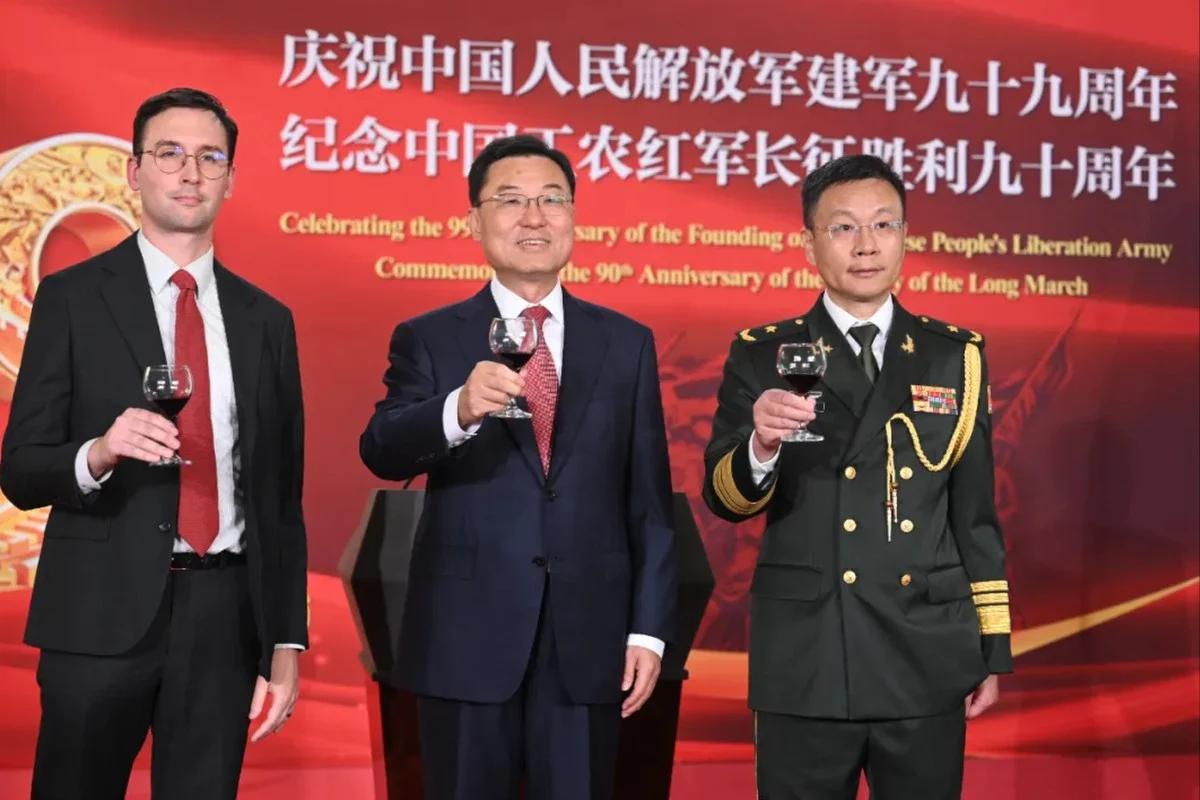 美国高官参加中国驻美使馆招待会，表态不希望中美开战，引起外界关注。7月28日