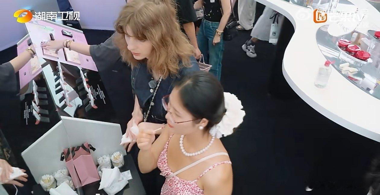 阿诺零帧起手卖货阿诺这款销售太对味了阿诺这学习能力简直神了！刚到店铺时还懵懵懂