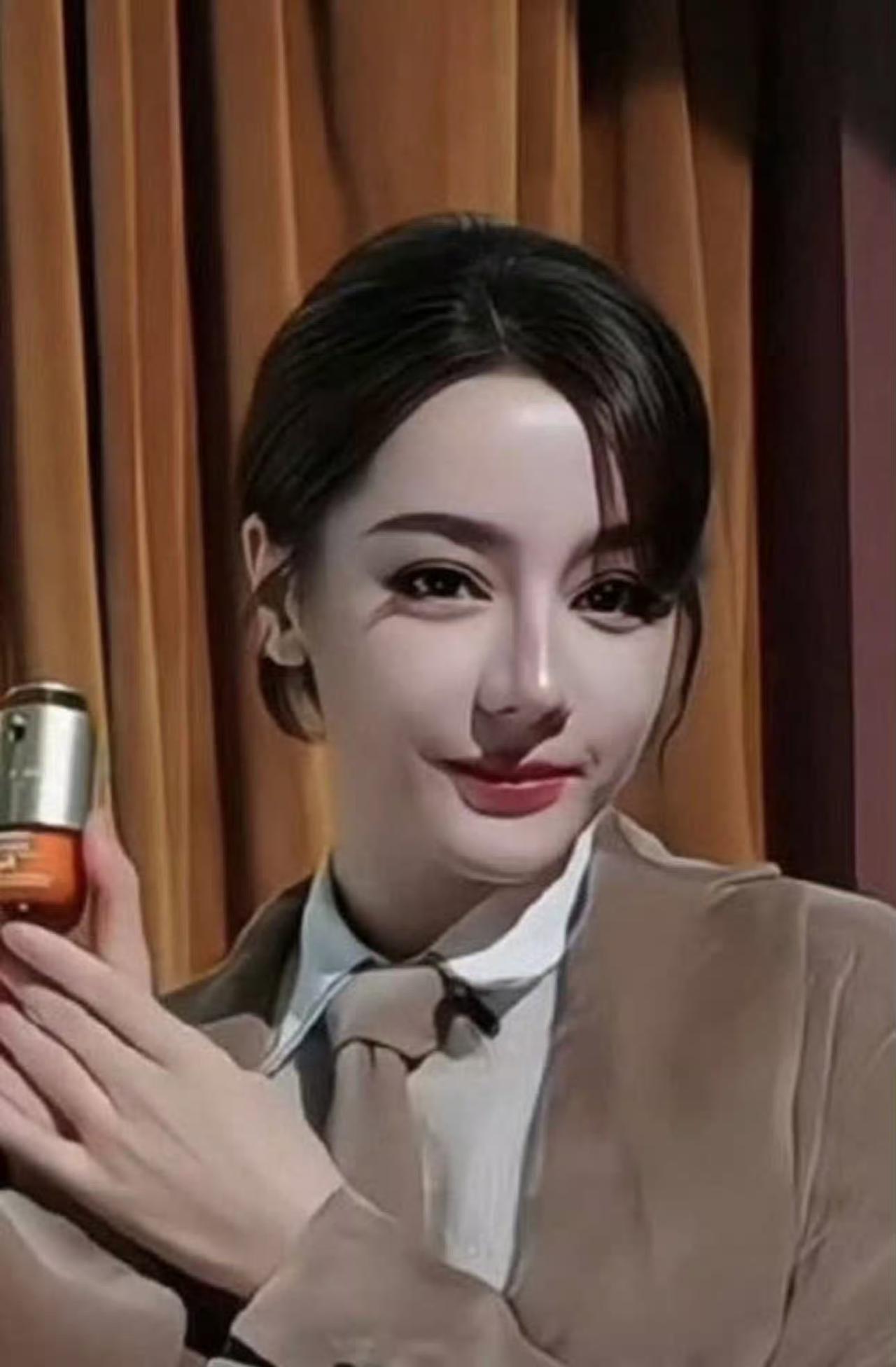 很多人欣赏迪丽热巴的长相，但我实在很难get到她的美感。她是典型的浓颜系，