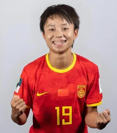 太牛逼，张琳艳造点打点，中国女足半场1-1战平澳大利亚队！浓缩的