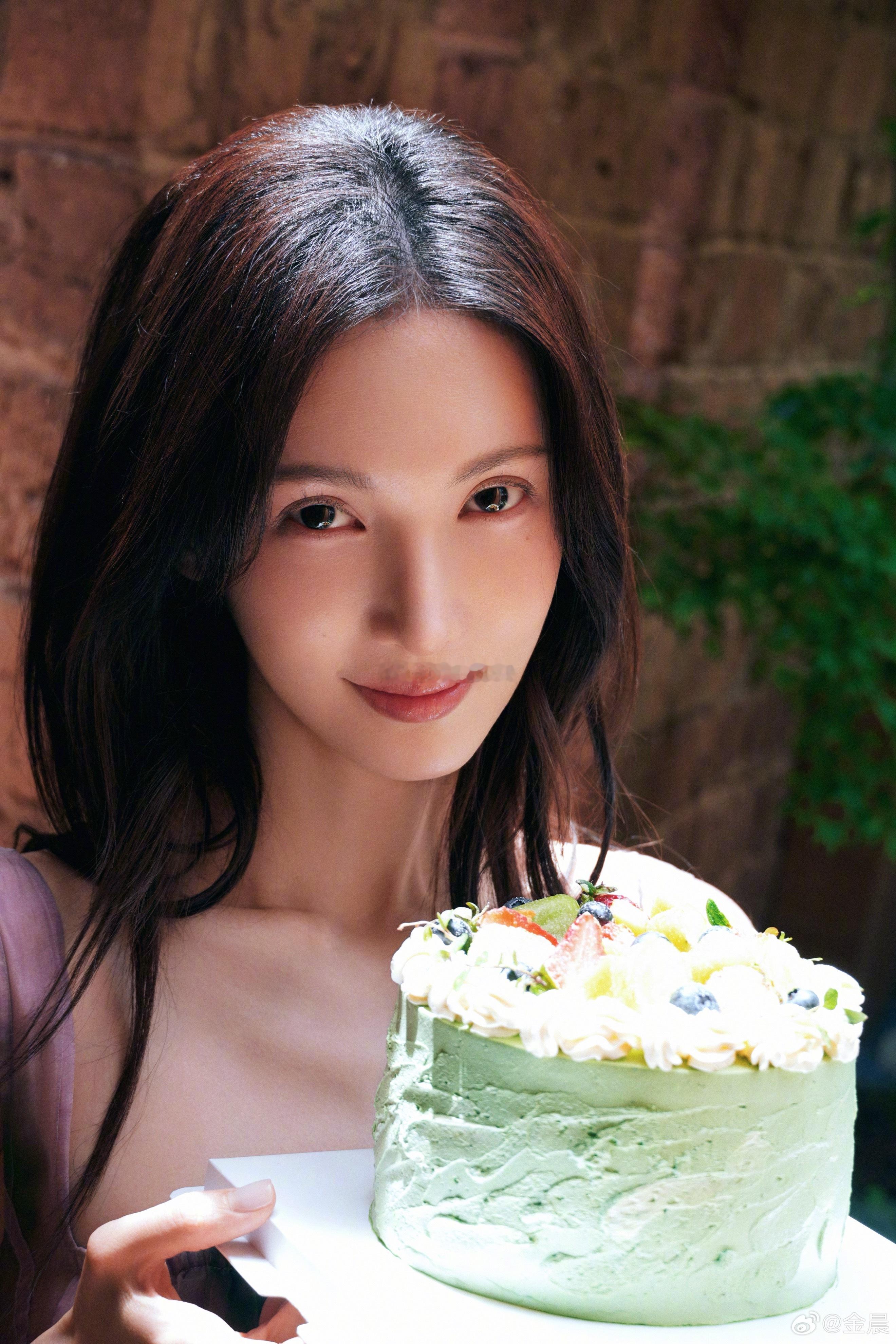 为什么美女变成这样了真的别再do脸了[哭哭]​​​