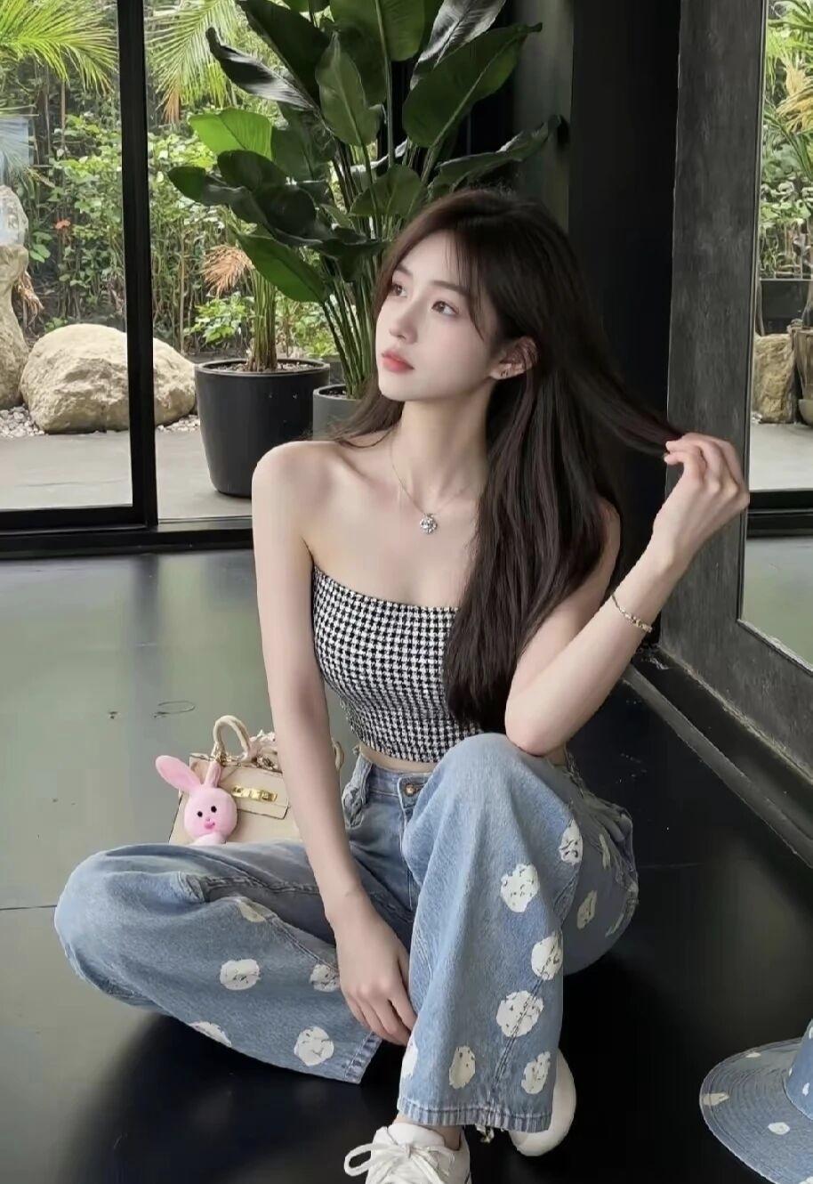 窗边的松弛时刻，风里都带着温柔的味道，就这样放空也很美好