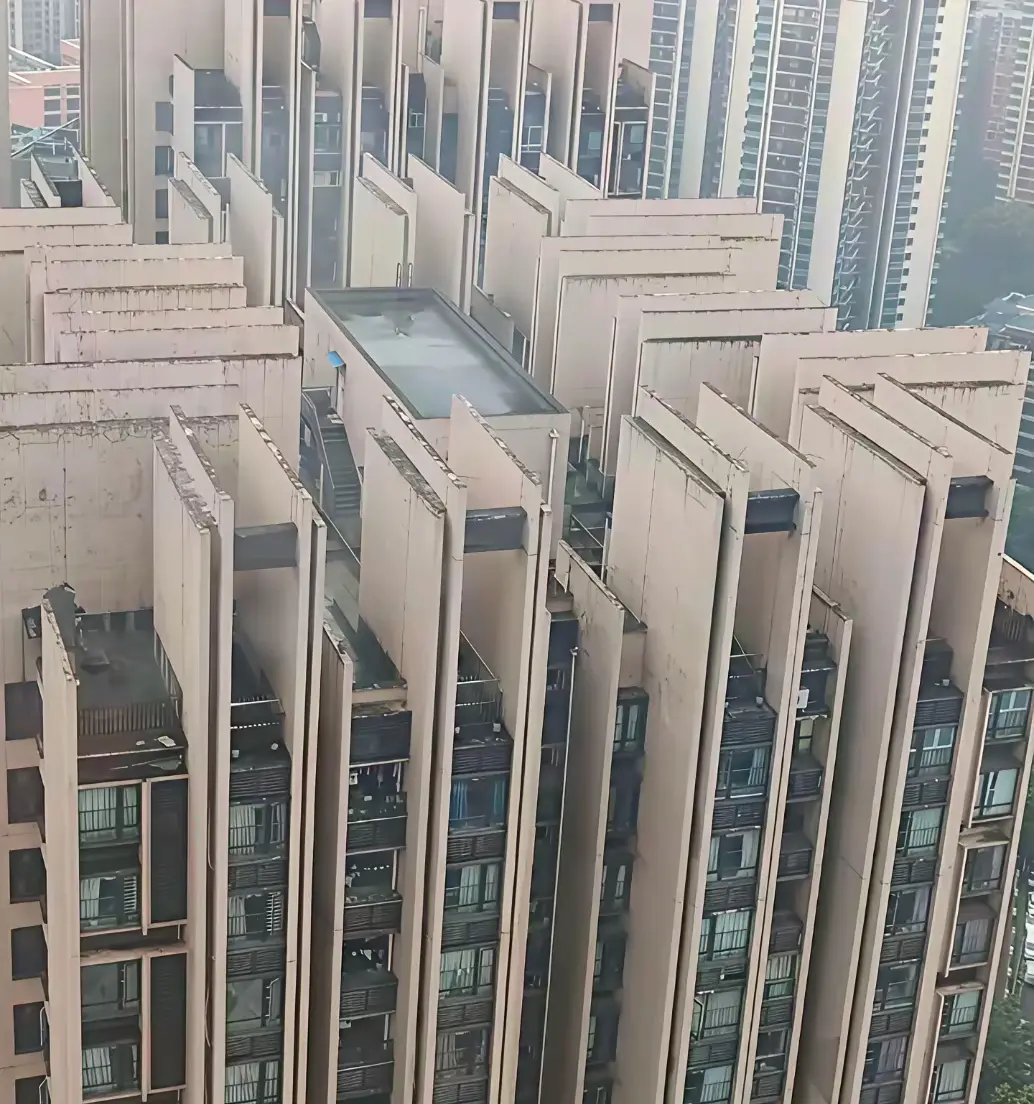 这楼顶蹭出去这么高，是有什么作用？