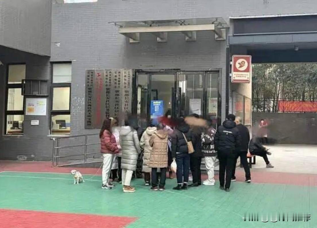 近日，陕西省西安市雁塔区紫郡长安小区发生一起电梯安全事故，致一名男子不幸坠亡，事