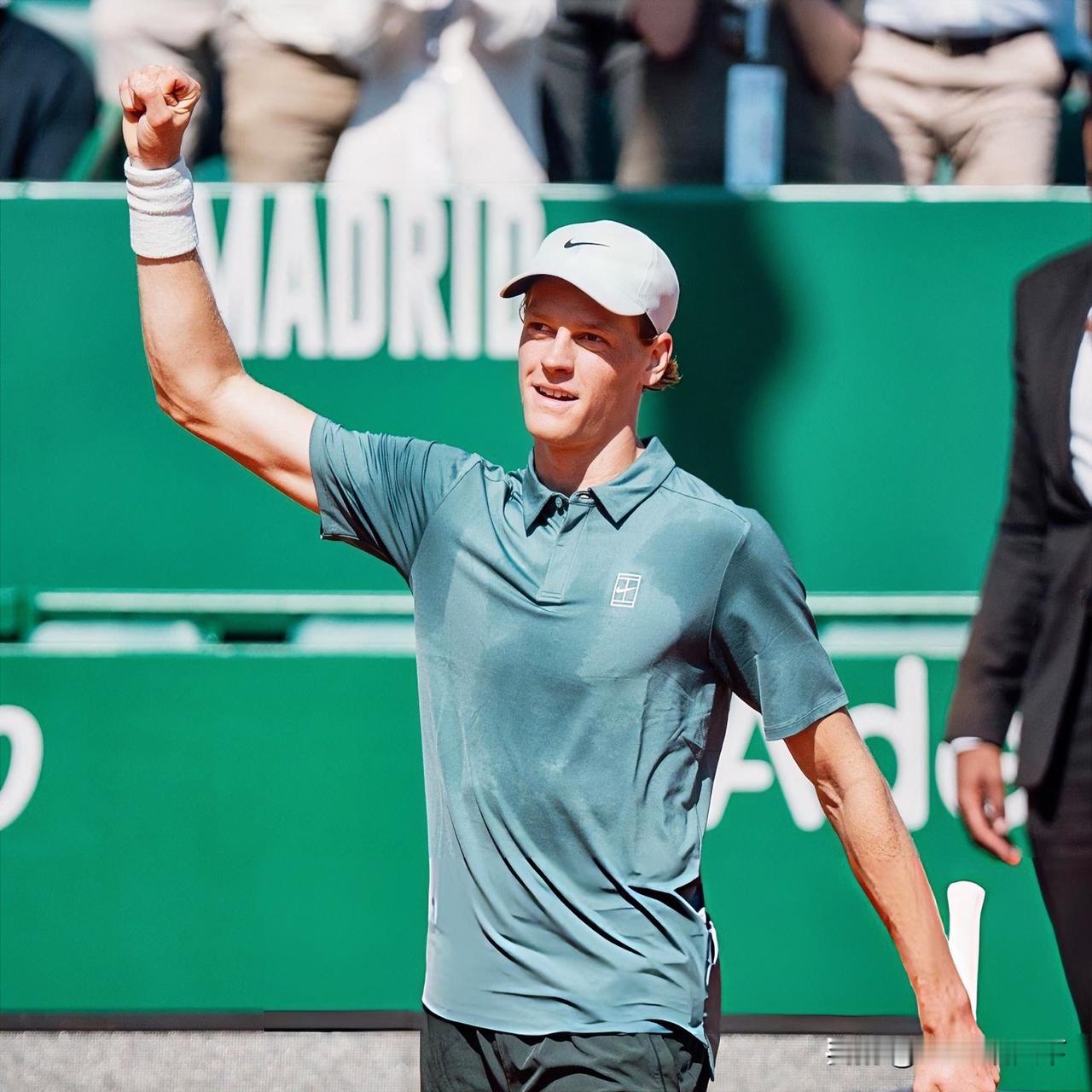 辛纳闯进蒙特卡洛半决赛，取得大师赛20连胜，目标直指世界第一位置！辛纳6-3