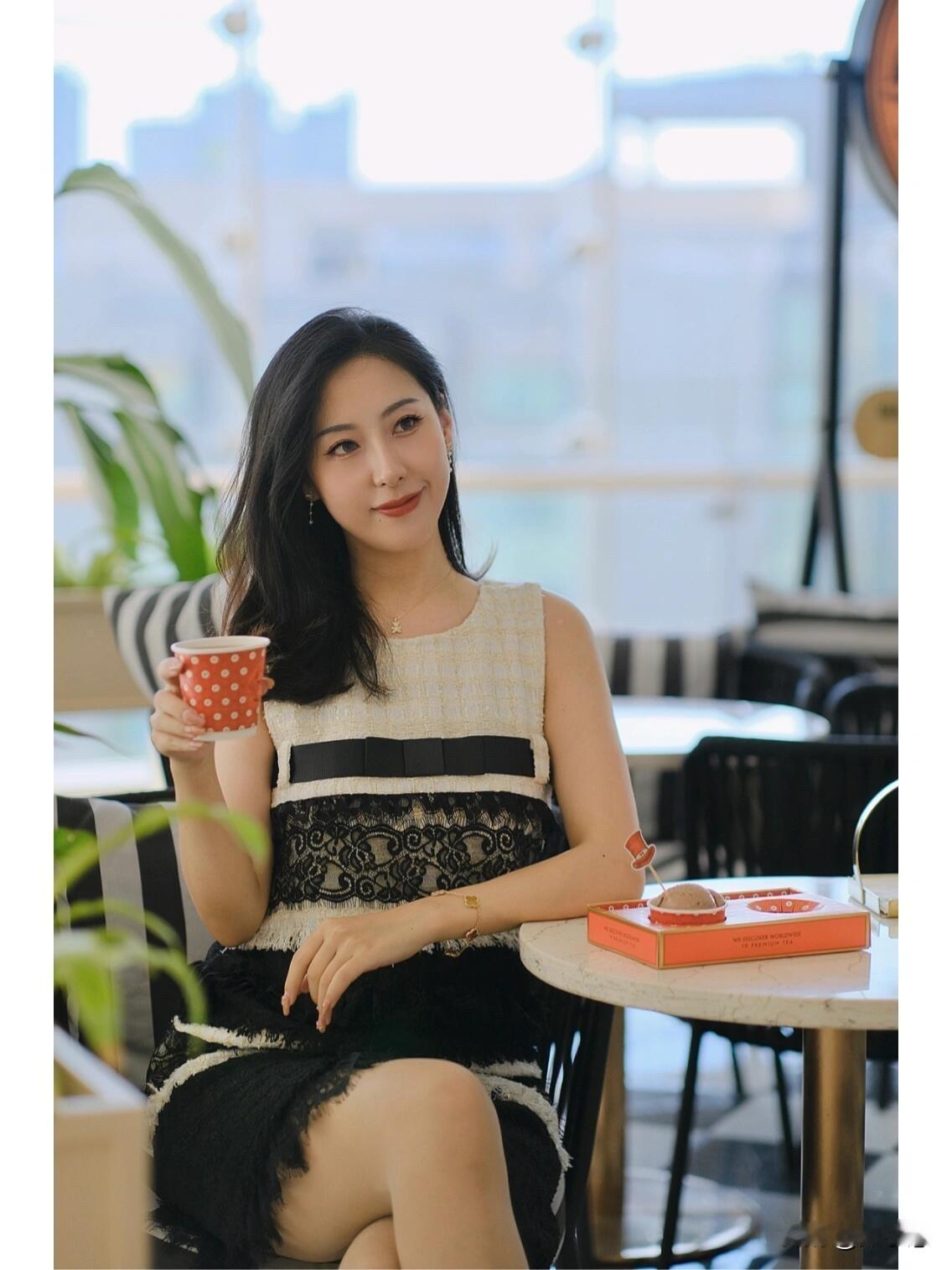 在T9茶馆享受下午茶时光，甜美与宁静并存。