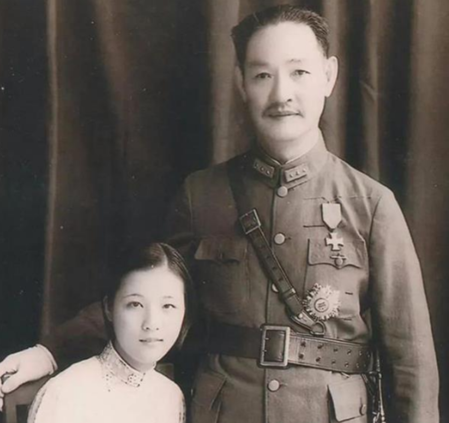 1936年，正值妙龄的郭翼清，听说父亲给她找了个丈夫，脑袋摇得跟拨浪鼓一样，又是