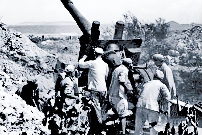 1958年，毛主席下令炮击金门，却意外炸死了两个美国顾问，美国得知后率大军压境，
