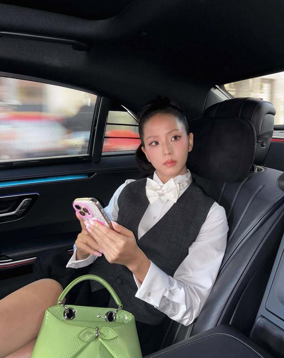 早~~我起床咯~~来，看看物料~~秀秀的IG更新~​​​