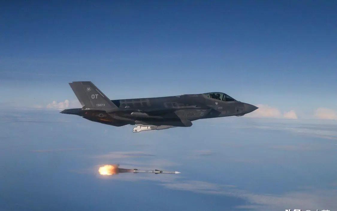 一觉醒来美军隐身战机被击中！视频公布！或使用中方反隐身雷达美国这次真的丢人