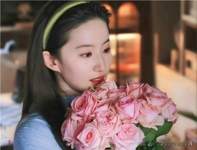 女人天生都是爱鲜花的——这话大抵是不错的。尤其是象征爱情的玫瑰，那种浓烈到几