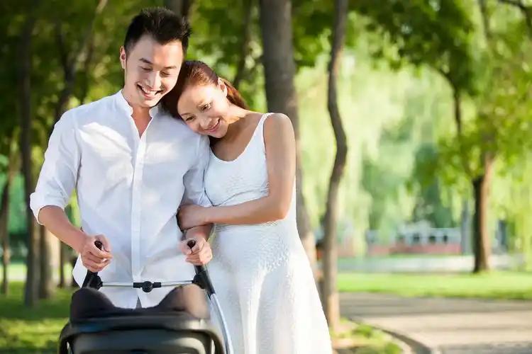 三观很正的一段话两口子过日子，不需要多富有，老公只要顾家，不嫖、不赌、不家暴，