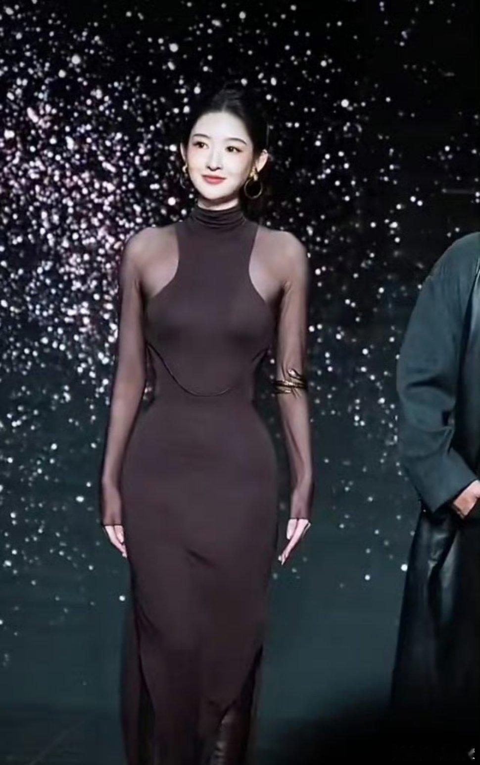 王玉雯的裙子太考验身材了王姐这裙子可以的我穿估计也是嘎嘎好看