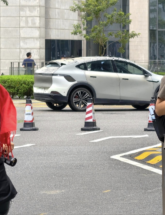 这是小鹏G6的改款吗这是新改款的小鹏G6吗，还是小鹏的新车型，看起来好像比G6