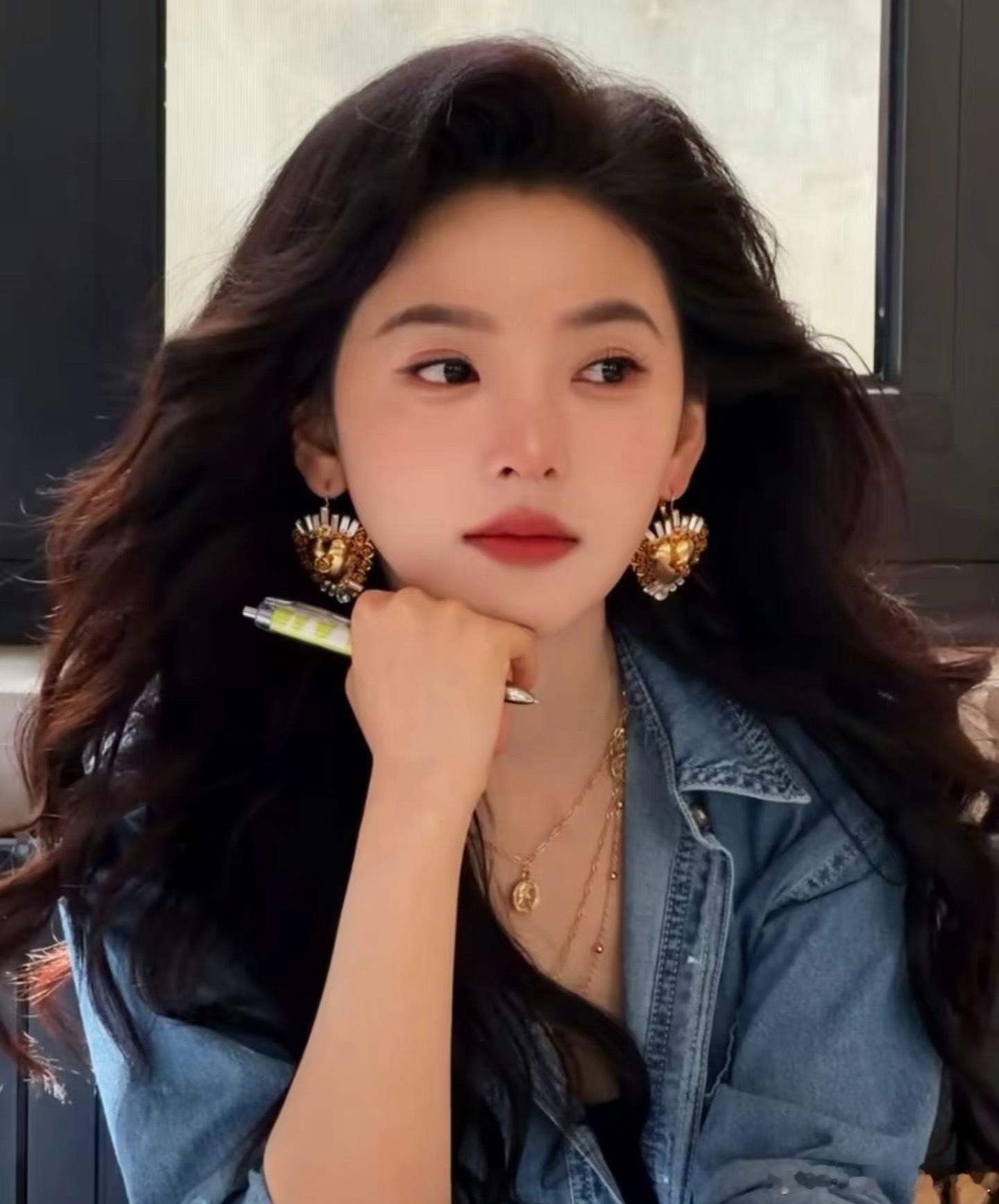 这些商务换成在别的🌸都要被粉丝吹爆了，一个可以顶别人好几个​​​