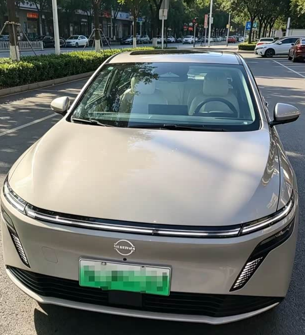 驾驶N6高速回乡驾驶，N6回乡，高速上车特别少，全程几乎一路畅行。大部分都是