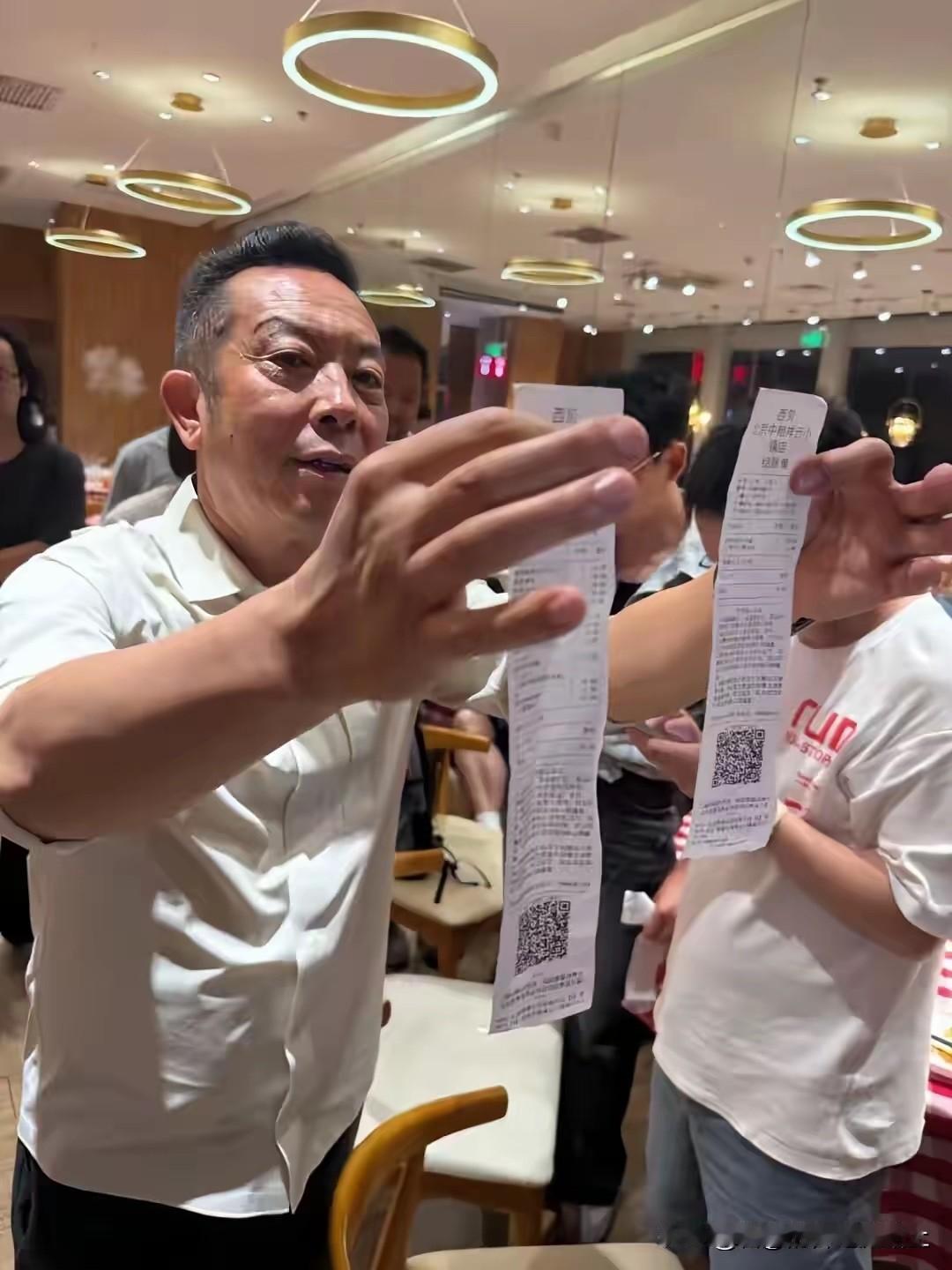 西贝贵，别人可以说，但你老罗罗永浩怎么好意思说呢？当年自己卖30多块钱一块的