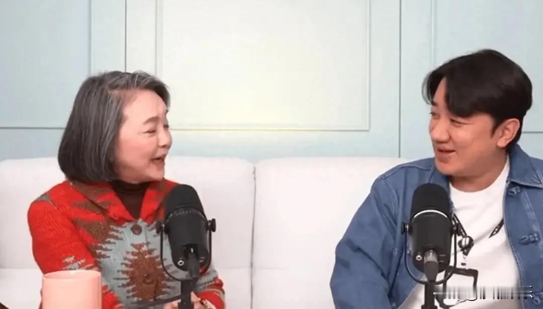 王祖蓝终于亲口说为啥离开TVB了！不是传了好几年的“为钟嘉欣争视后”，理由特实在