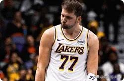 湖人14分大胜鹈鹕，基本确定先发五虎:中锋艾顿，技术柔和，手感稳定，状元及第