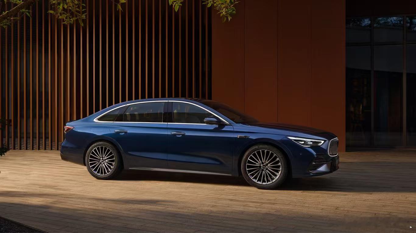 吉利银河星耀7预售价11.28万元起现在这个中级车市场，其实已经跑偏了，合资都