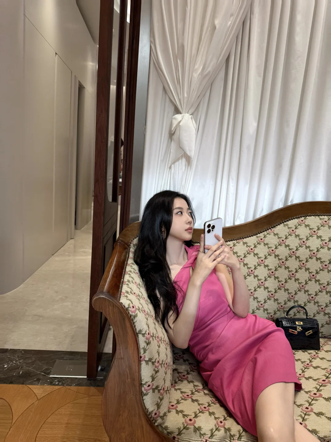 宣云晒美照，好瘦！潘玮柏对她很好，从包包上就能看出来，宣云都用爱马仕。​​​