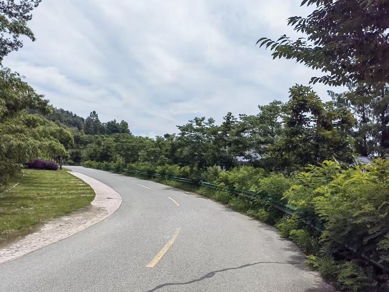 在任何单位上班时间久了，会发现了一个惊人的规律，任何单位都是小人的天下