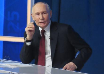 俄罗斯这次是真的坐不住了，连续释放了三个信号，就是要跟美国硬碰硬。 绑走马杜