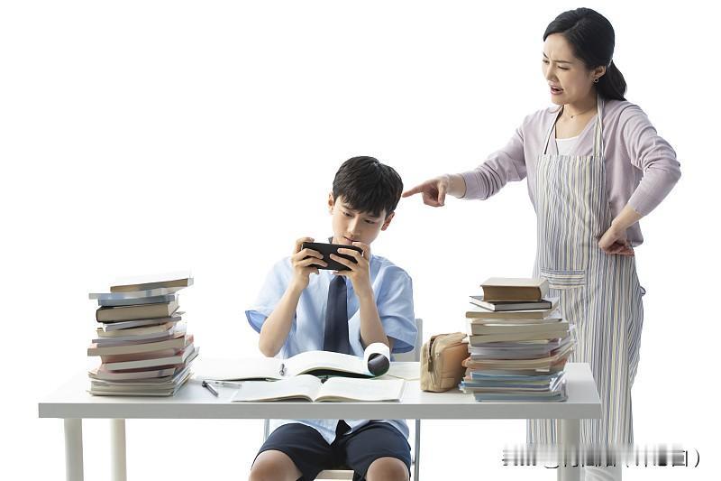 现在的孩子根本管不住！如今家家户户都发愁，孩子难管、难教、不服管，根本不是孩子