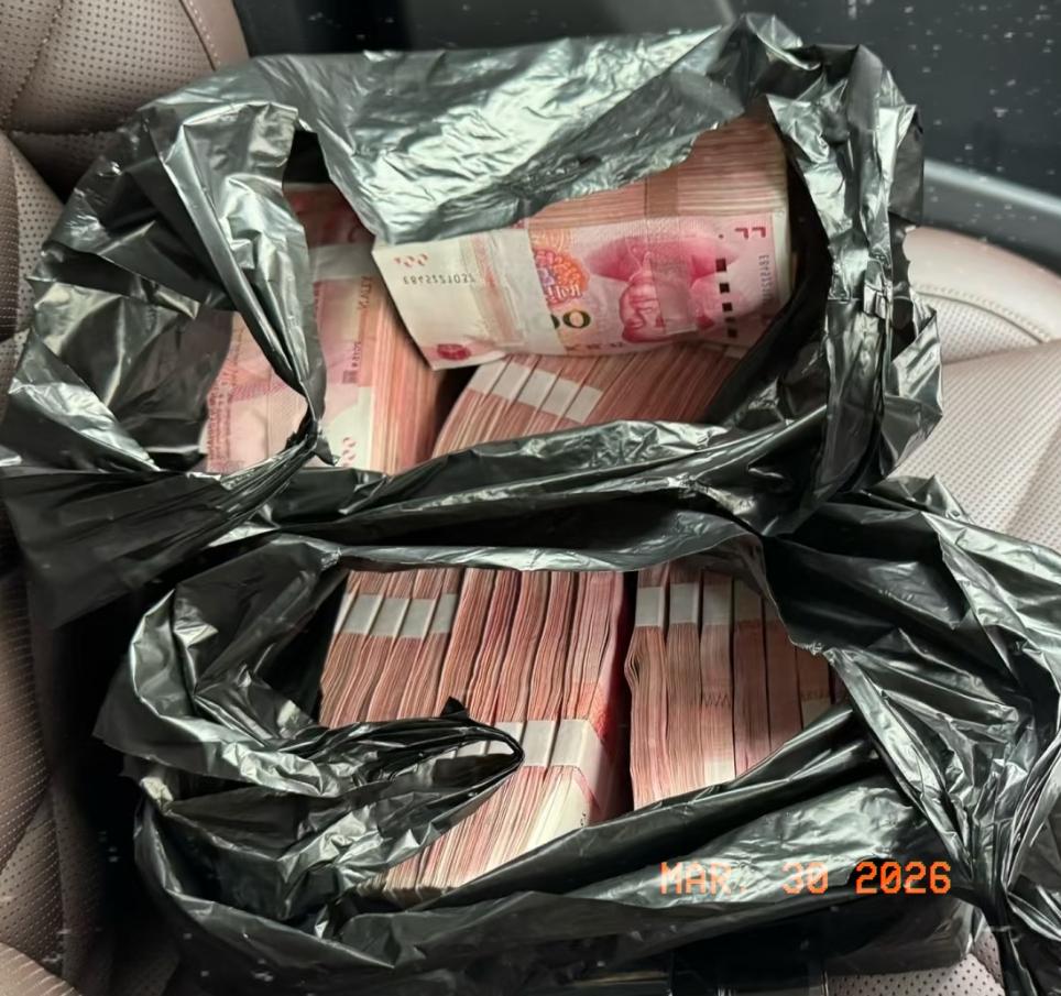 银行不会明说的潜规则：只要存款超过50万，你就有资格跟银行谈条件！很多人存钱只