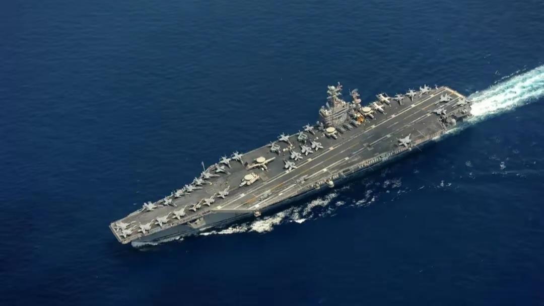 南海成了美军的“噩梦主场”？双航母遇阻、电子战落败，霸权神话在此破灭“尼米兹号