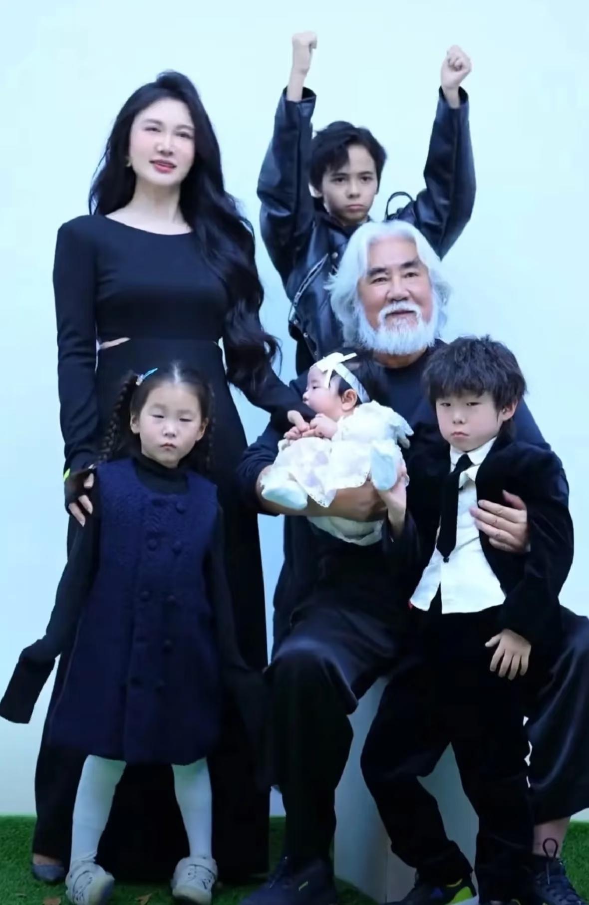 大家不要再骂张纪中夫妇了，真的!最近张纪中的老婆杜星霖在一次直播带货中，因为
