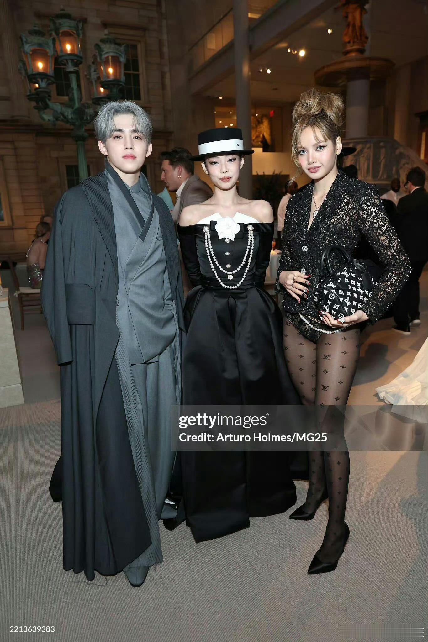 Lisa和Jennie合照Jennie和崔胜澈合照热点现场财阀➕公主替身➕洋妞
